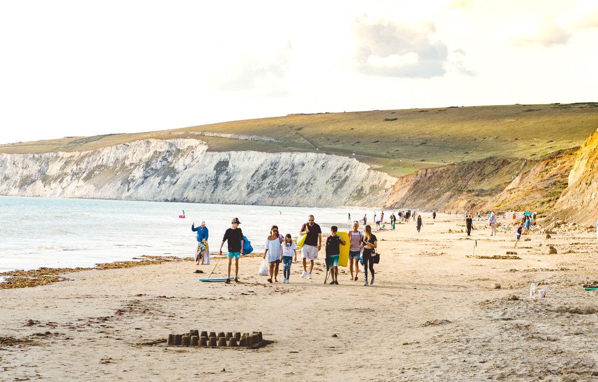 wightlinkferry's tweet photo. 🌼 Enjoy a Spring Break on the #IsleofWight with up to £30 off car travel. The flowers are blooming, the days are getting longer and, most importantly, it’s starting to feel that little bit warmer, so why not make the most of it?

👉 https://t.co/ujXK7oTAo1 https://t.co/2gGnAmHvch