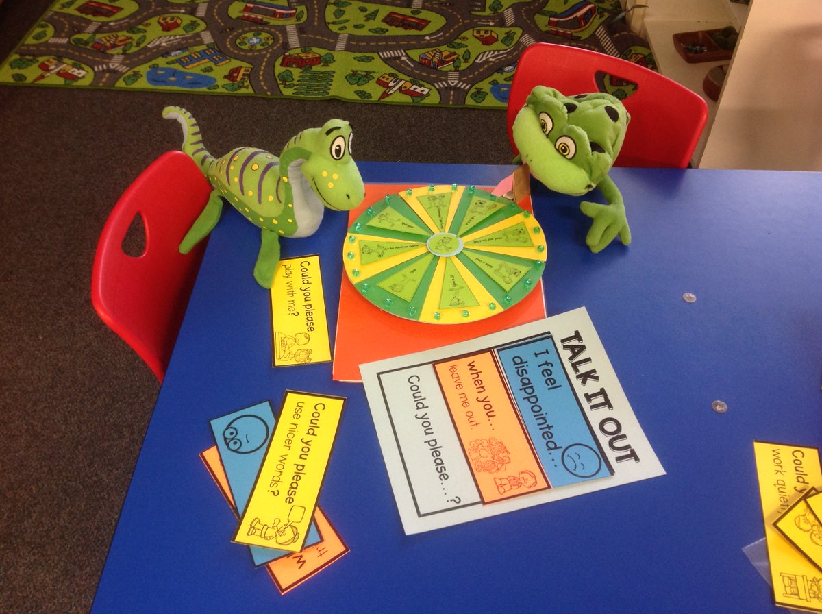 PPSMrsT's tweet photo. During the #mascotexchange with @UMSChamps, Kelso taught Champ about his "Wheel of Choices" and how to #talkitout to solve a conflict! @PPSPanda https://t.co/lQQtM3MADR