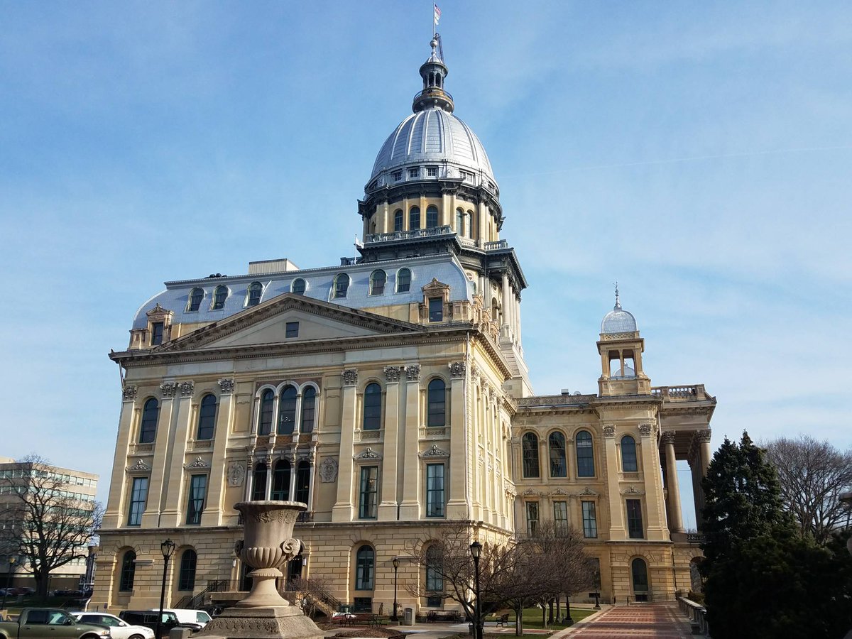 ILFERTCHEM's tweet photo. It's Ag Legislative Day at the Illinois State Capitol today! Thanks to Gov Rauner for stopping by and addressing the crowd. Also thanks to Rep Charlie Meier for meeting IFCA board member Jason Wesslund & Jason Solberg. #agday #agbreakfast #agriculture @GovRauner @RepCharlieMeier https://t.co/Vzy6zY9SjH
