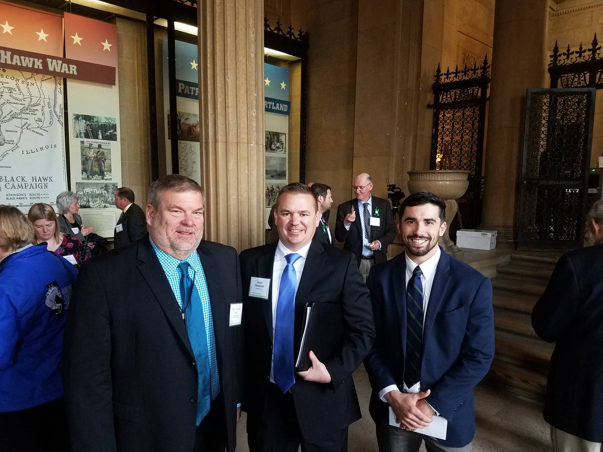 ILFERTCHEM's tweet photo. It's Ag Legislative Day at the Illinois State Capitol today! Thanks to Gov Rauner for stopping by and addressing the crowd. Also thanks to Rep Charlie Meier for meeting IFCA board member Jason Wesslund & Jason Solberg. #agday #agbreakfast #agriculture @GovRauner @RepCharlieMeier https://t.co/Vzy6zY9SjH