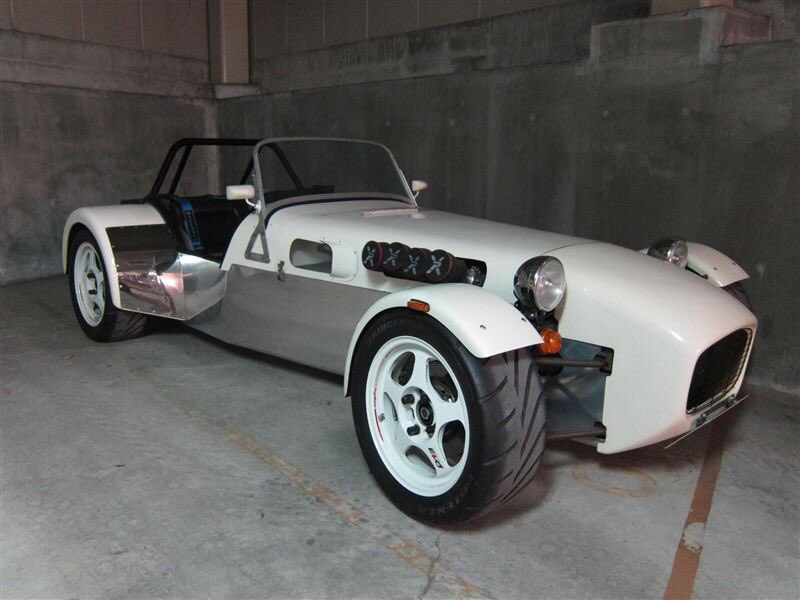 ゲスヤバオ こんな車もあったんです 鈴商 スパッセ 輸入車や輸入パーツを販売していた鈴商が販売したスポーツカー 車体はcadによるゼロからの設計で殆どの部品が国産 サスペンション等一部の部品は自社開発のものである エンジンはsrdeの流用で