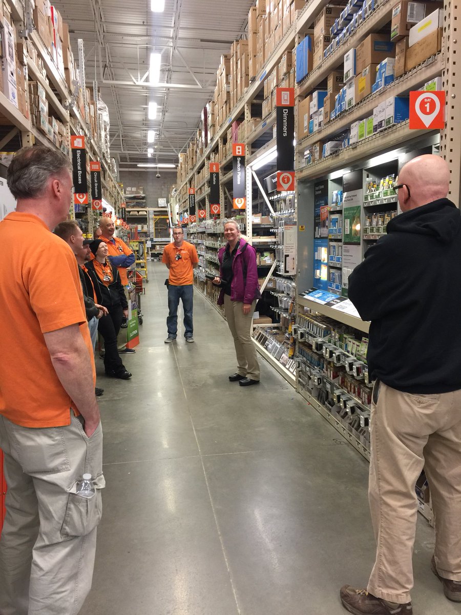 AnthonyMet4104's tweet photo. Lutron Rep Olivia @ 4104. PK pointers, &amp; emphasizing quality!
#ServiceDelivery, #METHorsePower @kristamsears188 @james_thd @CarmenPhilly https://t.co/kBUR9Vfd50
