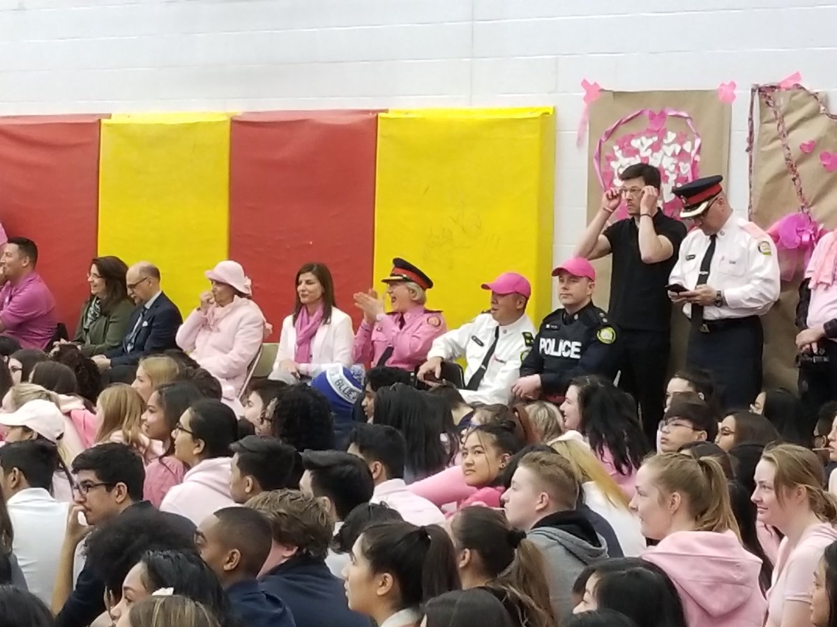 Toronto Police Officers celebrating International Day of PINK at Blessed Cardinal Newman. @CPEU_TPS <a href="/TPSRydzik/">Dave Rydzik</a> @DeputyPeterYuen