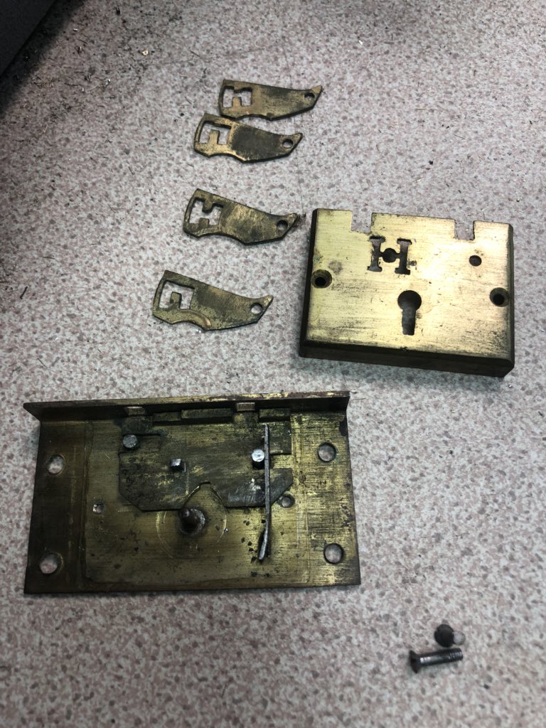 LocksmithsShop's tweet image. Keys made for an old Hobbs &amp;amp; Co Box lock they don’t make them like they used too #MLAlocksmith. #skilled  #dyingtrade @MLA_locksmiths #satisfaction #cheamvillage #cheam