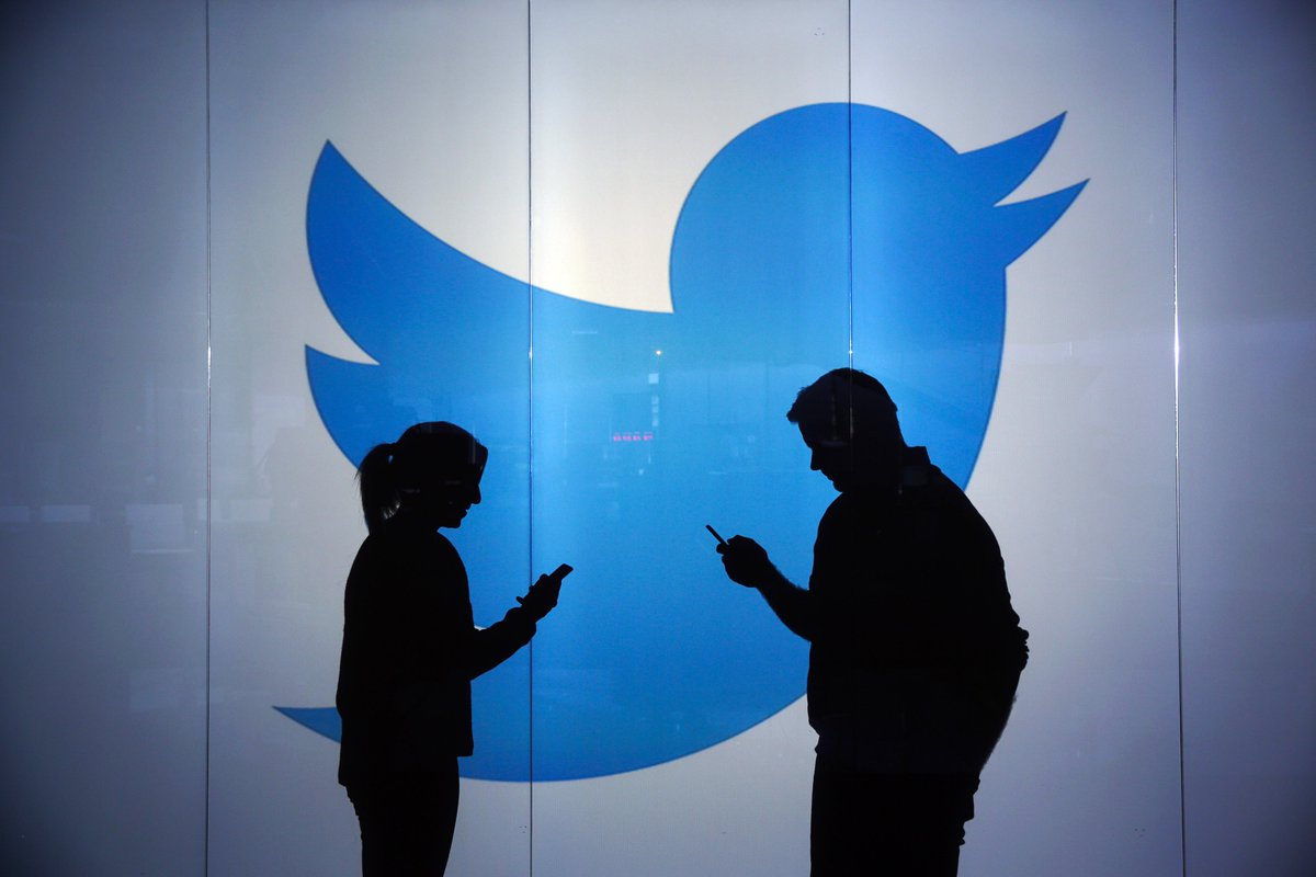 link_ways's tweet photo. Revenue at Twitter is approaching an annualized rate of $2 billion a year. The latest quarter revenue results were $432 million which was a 97 percent increase. (Jeff Bullas) https://t.co/PeHbfVcVoW https://t.co/07uGszlJ8i