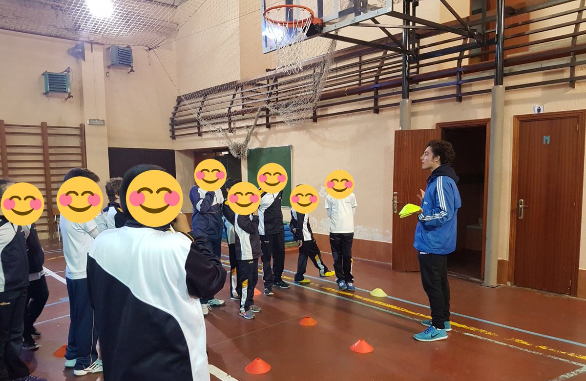 RebecaJoseCalvo's tweet photo. Más experiencias de 4°+empresa... 🏃🏽‍♂️🏃🏽‍♀️ Darío de @cber2002 da clase de ecuación física a 5° de primaria en @LaSalleInstituc https://t.co/l13smmdbmu