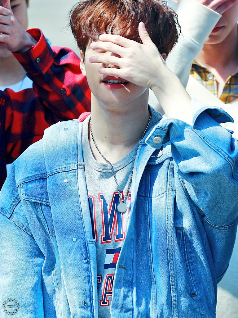 92O226_'s tweet photo. 《180411 유앤비 버스킹HQ🐾》

햇빛 아래 눈부신 너💕

#유앤비 #빅스타 #UNB #BIGSTAR #Feeldog #필독 #오광석 #독씨 #더유닛 #THEUNIT #감각 #온리원 #onlyone 
@feeldog_bpnn https://t.co/rjaMA2VOhO