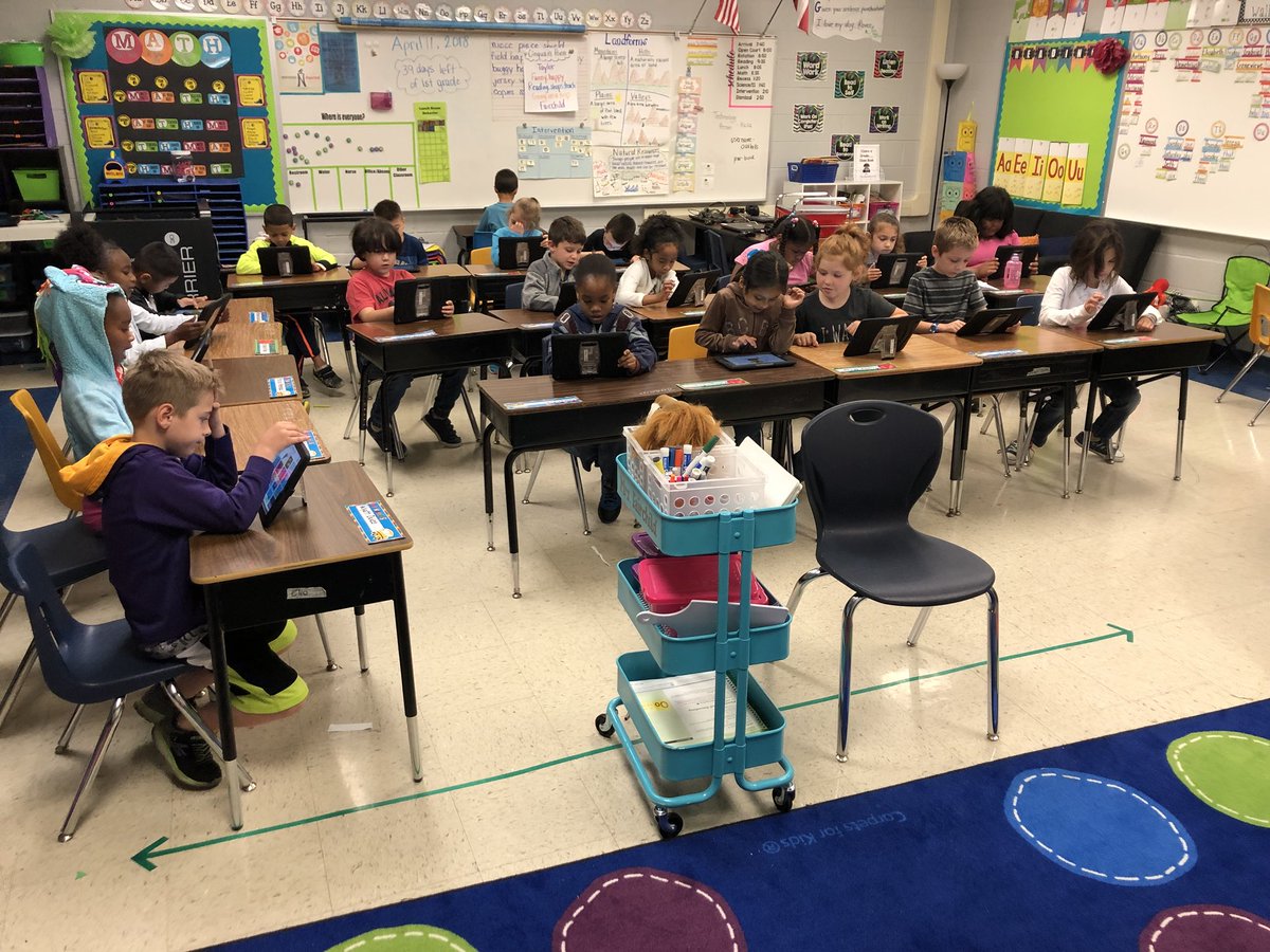 Day 2 of computer rotations in the classrooms! #NISDECT #nolabnoproblem @TayAFairchild 1st grade class using Draw and Tell @NISDTechApps @NISDOHT