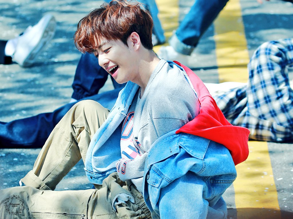 92O226_'s tweet photo. 《180411 유앤비 버스킹HQ🐾》

반짝반짝✨

#유앤비 #빅스타 #UNB #BIGSTAR #Feeldog #필독 #오광석 #독씨 #더유닛 #THEUNIT #감각 #온리원 #onlyone 
@feeldog_bpnn https://t.co/EolJMhV8gJ