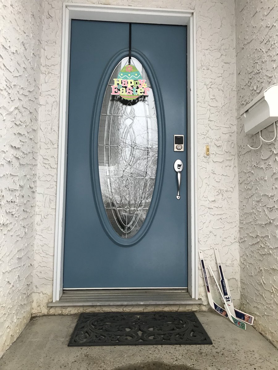 rhornig's tweet image. #ministicks for #miniplayers. #HumboltStrong #PutYourSticksOut #forallthelittlehockeyplayersthatneverwere