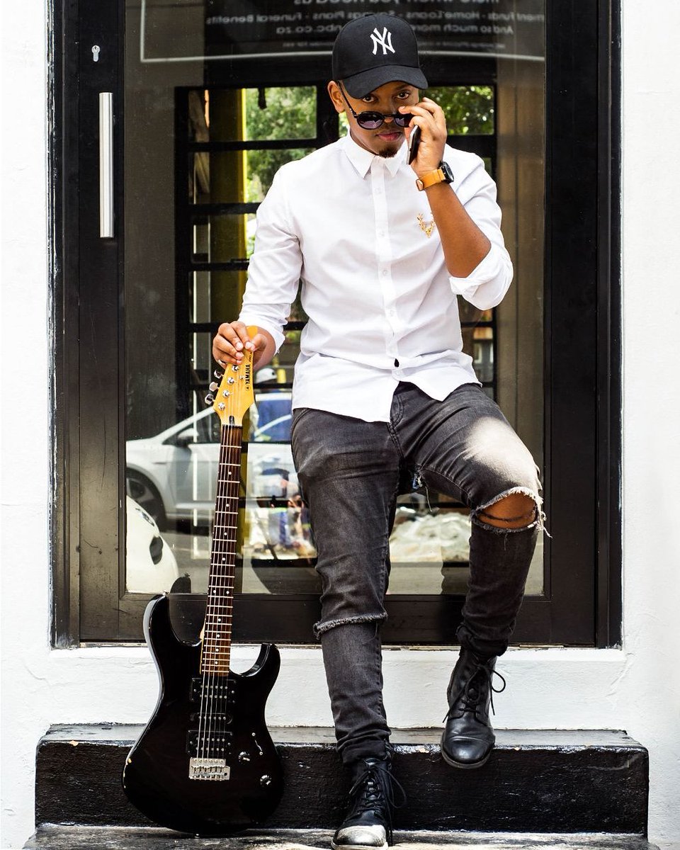 Lungisamusiq's tweet photo. Tomorrow evening, I'll be performing at the #CocoaSessions . 10 Van Beek St. Maboneng. It's a free show. See you there.♦
#LungisaLive https://t.co/rJjp04iaoK
