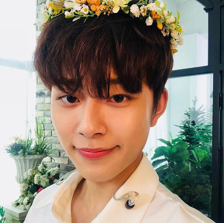 YooSeonho_TH's tweet photo. [#ยูซอนโฮ] วันนี้มินิอัลบั้มแรกของผมก็ออกมาแล้วนะครับทุกคน!!!!❣️อูโอองง~ ขอบคุณที่มอบความรักและความสนใจกันอย่างมาก และต่อไปเองก็ขอช่วยมอบความรักให้กันเยอะๆด้วยนะครับ❤️❤️❤️ ไว้เดี๋ยวเจอกันครับ!! ตอนนี้มีฟามสุขมาก💕💕😍

https://t.co/CA76dXzNqb https://t.co/OTN3uOLLy3