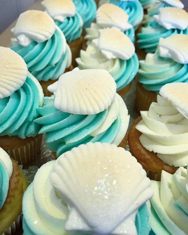 Anyone planning a summertime getaway to the beach? These fabulous custom cupcakes have us plotting for an ocean side vacation! 

#CustomCakes #BeascakesBakery #ArmonkNY #Westchester