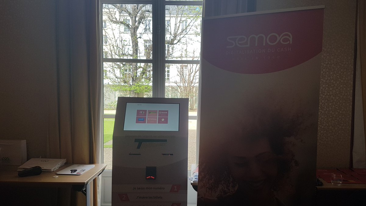 eadjamagbo's tweet photo. #TagPayWorld : présentation la borne by Semoa. Quand ton premier client te ramène des prospects. Merci au DCM de #Tmoney pour la confiance
#MadeInTogo #Togo # Fintech
#SemoaGroup https://t.co/pUYZtOVdTp