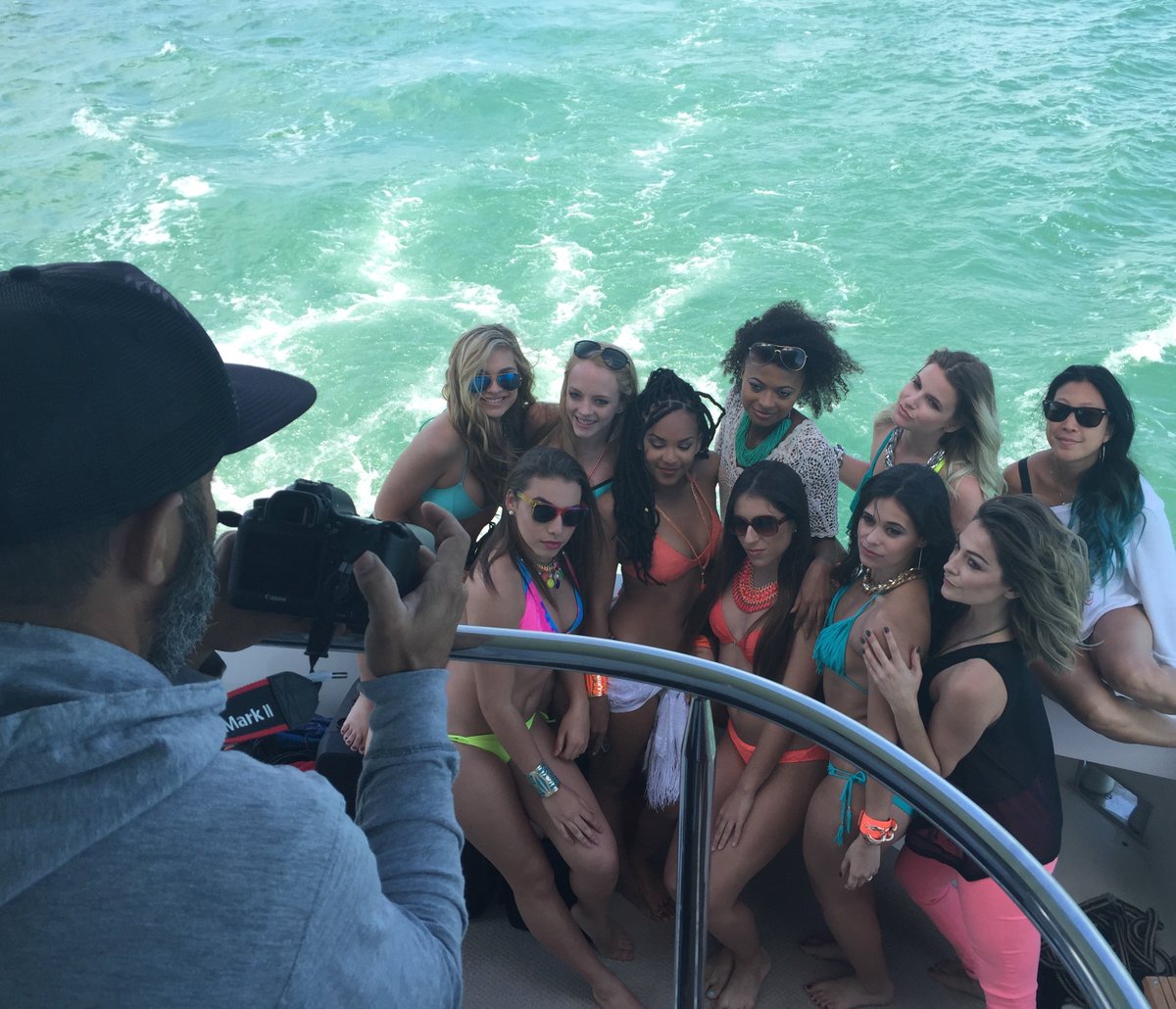 TaeTalent's tweet photo. #WomanCrushWednesday with these beautiful ladies #OnSet of a #Bollywood #MusicVideo  ❤️🎥 #MiamiMecca #MiamiTalent #MiamiDancers #Booked https://t.co/AMP0uHpjwG