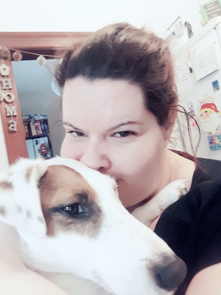 Edicsi's tweet image. #kiss #ilovemydog #home