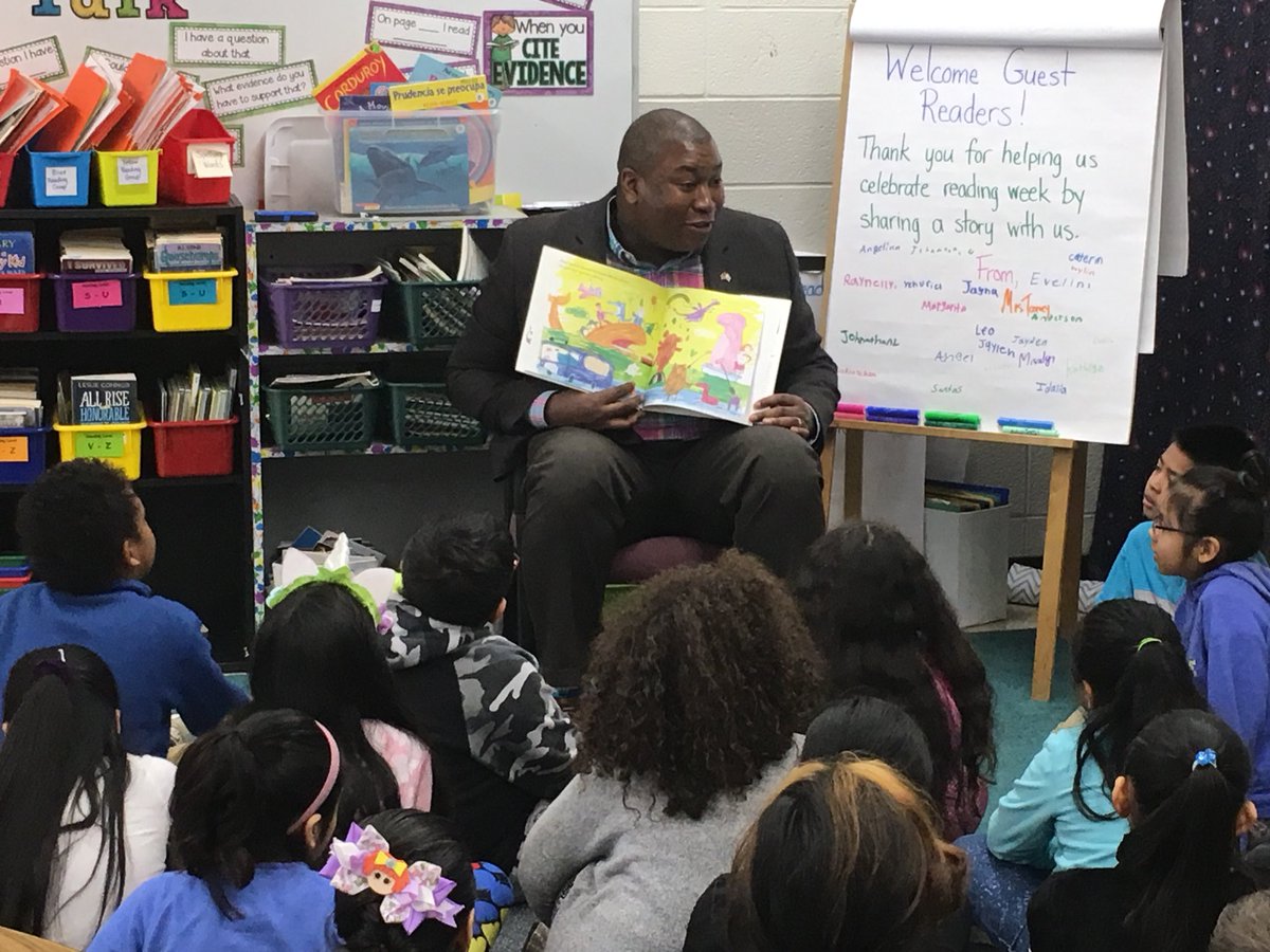 RIVetsDirector's tweet photo. TY @asamesser & Mrs. Gina Sousa for asking me to join the Team for #RIReads as #OneOceanState plays critical roles in childhood literacy. #WeStandTogether 4 our #RI Youth! https://t.co/hYyhCbZ9wt