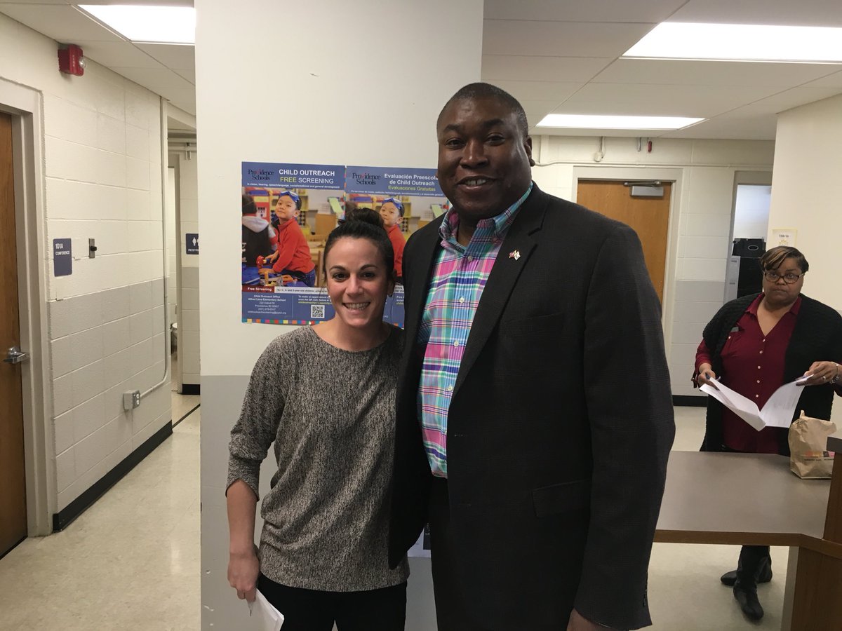 RIVetsDirector's tweet photo. TY @asamesser & Mrs. Gina Sousa for asking me to join the Team for #RIReads as #OneOceanState plays critical roles in childhood literacy. #WeStandTogether 4 our #RI Youth! https://t.co/hYyhCbZ9wt