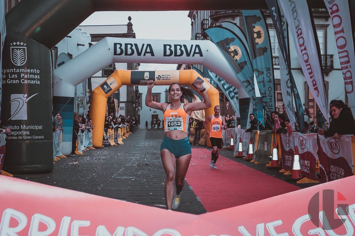 polprcanarias's tweet photo. Enhorabuena a nuestra compañera @policia Vanesa destinada en puesto fronterizo aeropuerto #GranCanaria por su victoria🥇en la carrera 5km. #CorriendoPorVegueta
Imágenes: @CPVEGUETA @OliverEM https://t.co/gjSw2DxAqZ