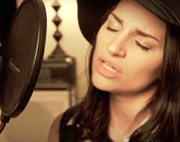 Voici une petite surprise en duo avec Binky Griptite, le guitariste d'Amy Winehouse! youtube.com/watch?v=HJok-r… #LaVoixTVA <a href="/laVoixTVA/">La Voix</a>