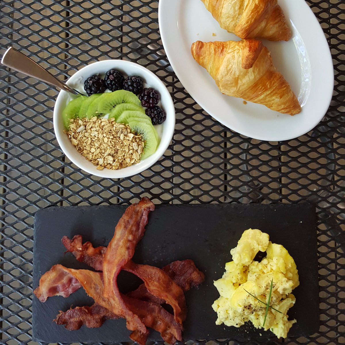 metterrahotel's tweet image. Breakfast of champions! 🍳 🥓 #MetterraHotel #BreakfastIncluded