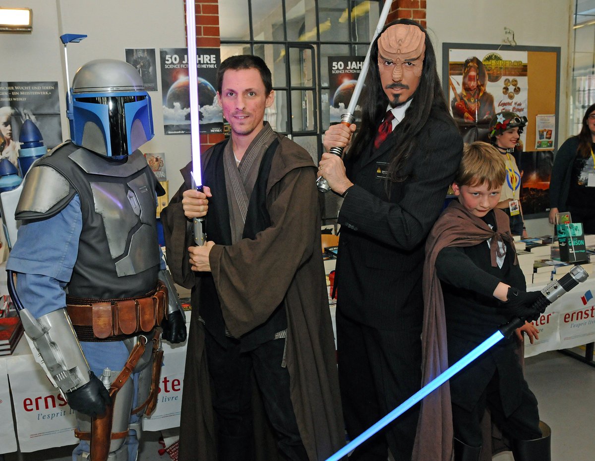 LuxTimes's tweet photo. May the force be with you: LuxCon 2018 https://t.co/26RpDy3xjN - #Luxembourg @LuxCon2014 @EdgedInRed #scifi #Luxcon2018 https://t.co/0GHeol3GEt