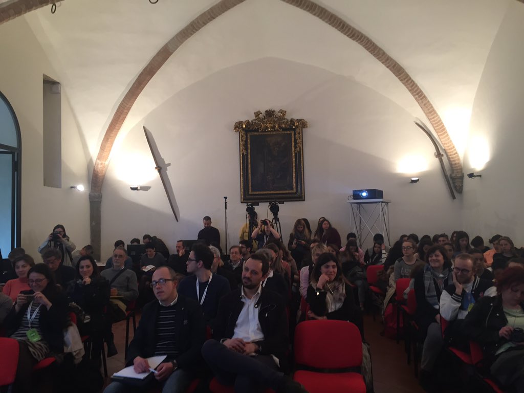 rosamdinatale's tweet photo. Ci siamo! Nella Sala Vaccara per gli #ethicscode di @ONA e altre best practices nel mondo con @tedeschini @CarloFelice e la sottoscritta #IJF2018 https://t.co/33AVQudsPf