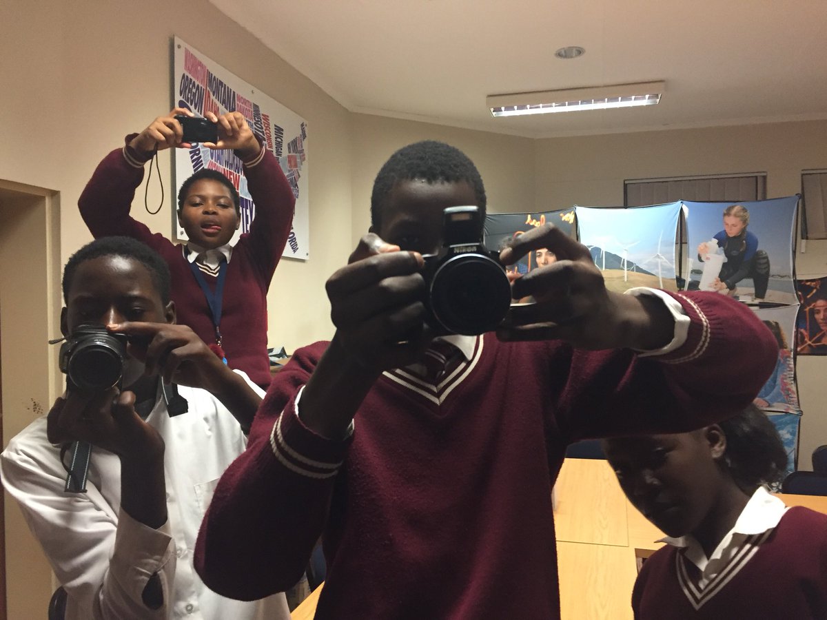BohemianTeach's tweet photo. I work with #teens. I really can’t think of a better feeling than watching them #geekout over something #educational. Today’s topic: #Photography in prep for an #environmental #Science fieldtrip. #MaeJSciClub @LaviniaEngel @KidsSupernova @QuestSa1 @environmentza https://t.co/s7y55Q4mIK