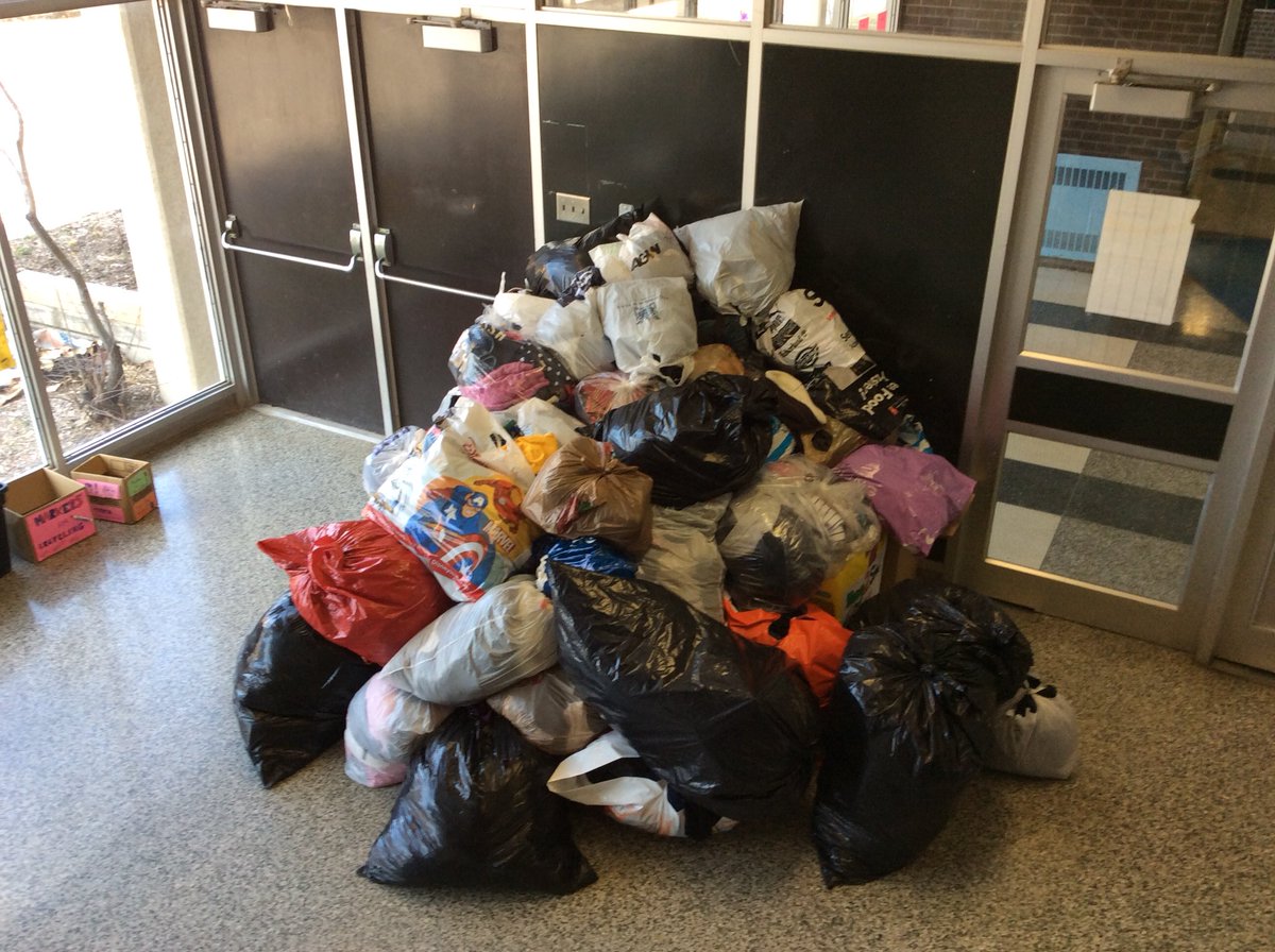 👍🏽Great job @RJLANGTDSB collecting textiles to reuse & recycle!  👏🏻We collected over 300kg👏 for @bag2schoolna to keep our old clothes, shoes, soft toys & linens out of the landfill👏🏾.  Looking forward to collecting again in June hopefully 🤗@EcoSchoolsTDSB