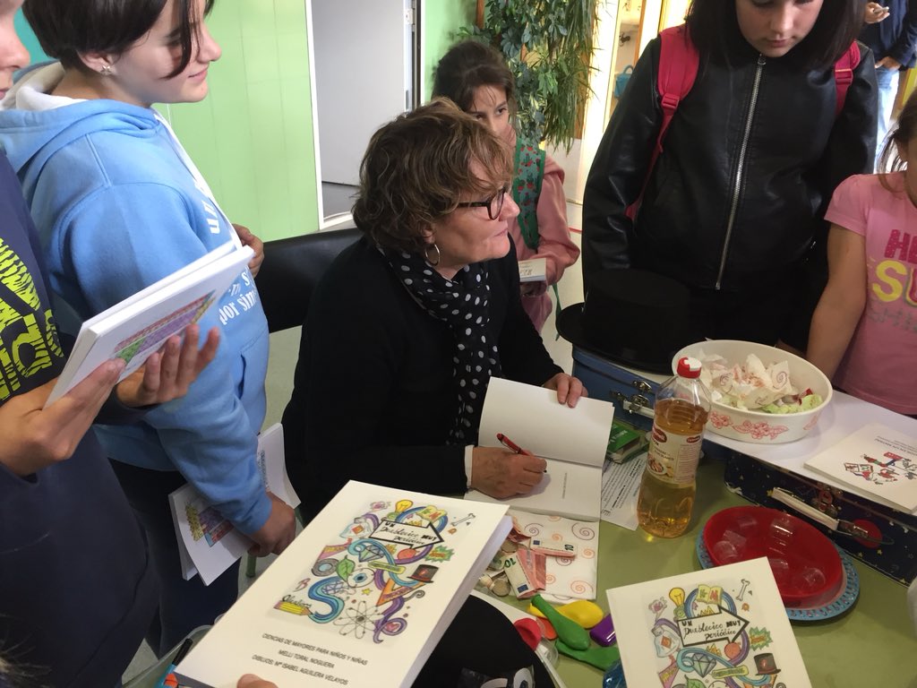 coleinfanta's tweet photo. Cuentacuentos, Química y Solidaridad con@MelliToral. 
Estupenda la acogida del libro y un éxito su venta, en beneficio de las aulas hospitalarias del H.  Virgen de Arrixaca y Reina Sofía de Murcia. Las familias del cole y su enorme corazón y solidaridad con los más necesitados. https://t.co/KgG3Kf2UkY