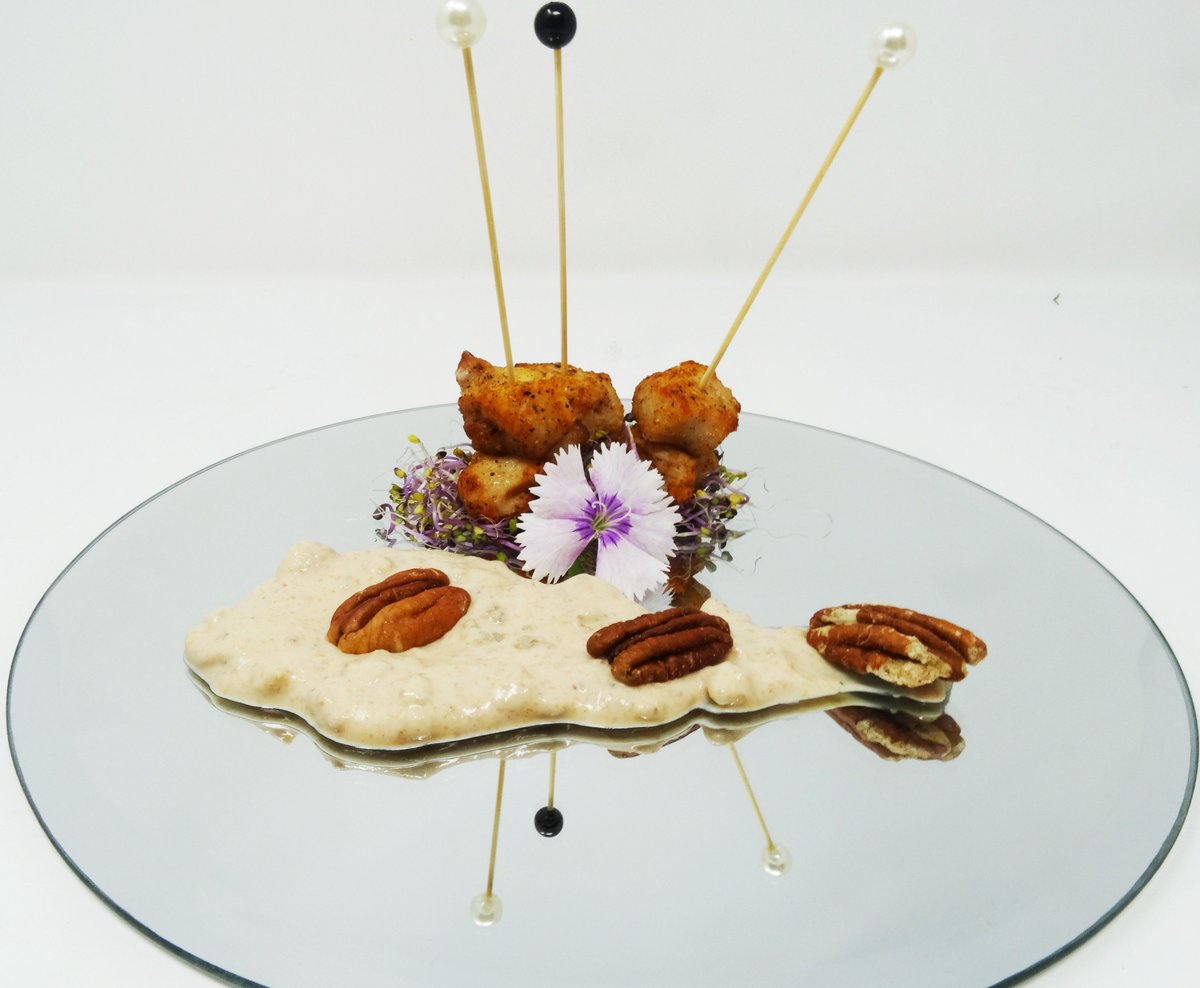 FFGCatering's tweet image. En FFG Catering tenemos un lema: &quot;Si quieres que tu #evento sea recordado, crea experiencias que emocionen y conecten con tu público&quot;. Os dejamos una foto del #catering que hemos ofrecido hoy: ·&quot;Pinchitos de #Pollo Marinado con Salsa de Guayaba y Nueces&quot;
#FelizMiercoles #Foodies