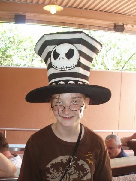 alienhatedhuman's tweet photo. Let’s make a thread of pics of us from 2006-2010 to prove that it was the worst period for fashion and we were all awkward little rats! I need a good laugh.  #2000andlate #2000andhate https://t.co/LgQAcR5FdU