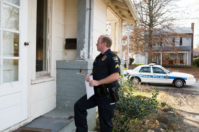 VS_LawEnforce's tweet image. Using Tech to Fight Gangs: @HighPointPolice identify connections between victims, their gang allies and potential targets of violence. Then, officers intervene in gang disputes before the violence escalated.
bit.ly/2HtU7Xg via @GOVERNING
#gangs #PredictiveTechnology