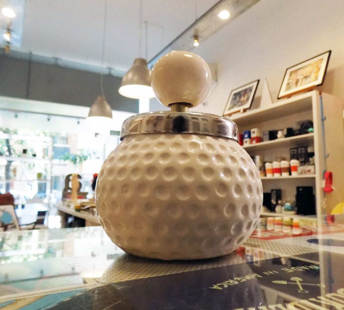 thebugplanet's tweet image. Cenicero Cerámica.
#thebugplanet #regalos #diseño #tienda #style #design #cenicero