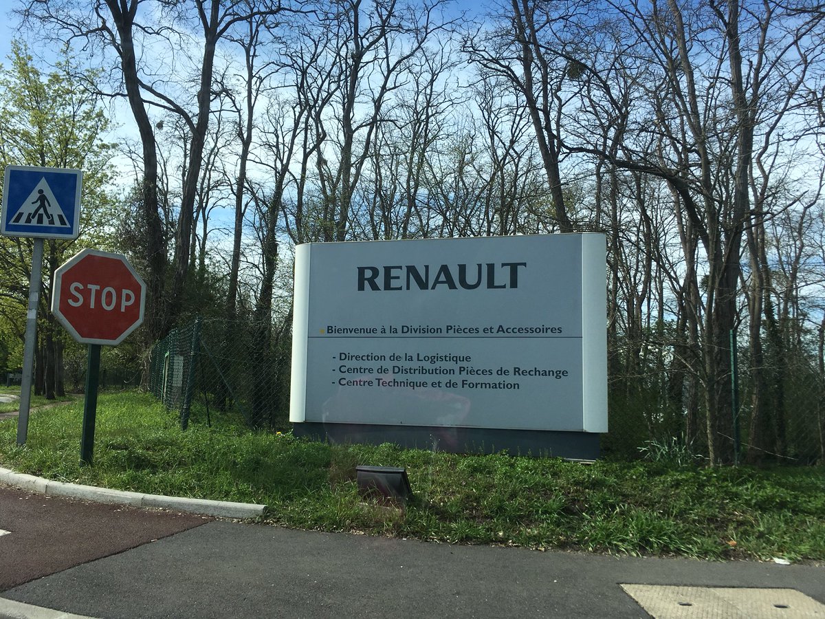 Florent_Photo's tweet photo. Aujourd’hui nous étions chez #Renault pour plusieurs réunions projets sur le site de Cergy de la Direction Pièces et Accessoires (DLPA). Merci à Renault et à la #DLPA pour leur confiance ! #communication #digital #tournage #video #RunwayProductions @CHalbardGenet https://t.co/ZEueQJHb5i