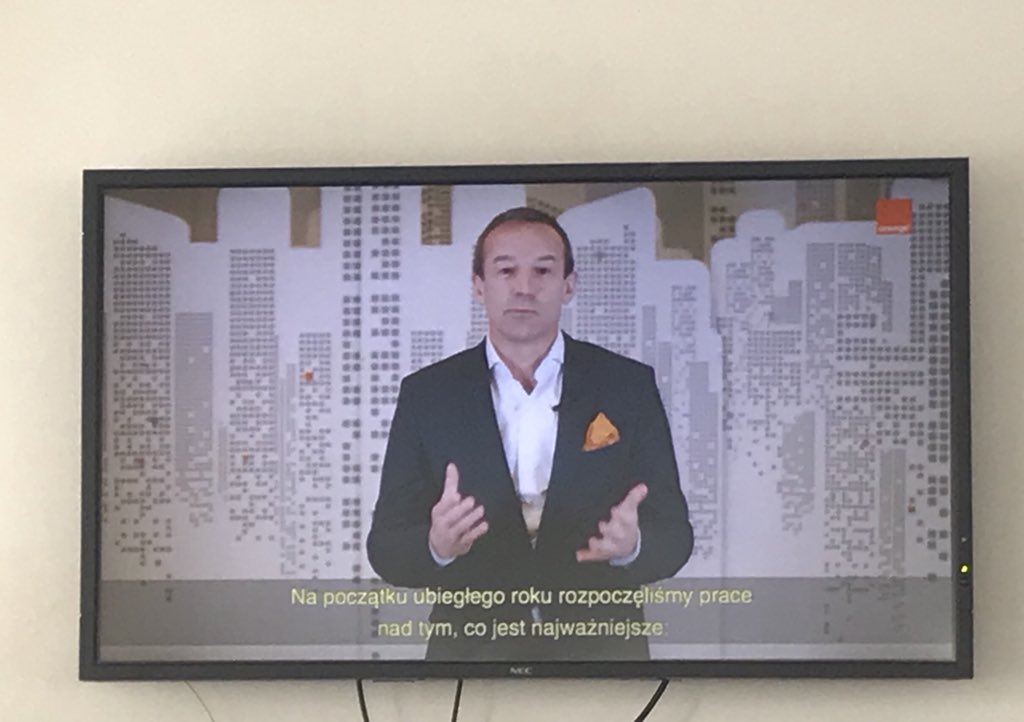 CTauzen's tweet photo. #changestory w @CTauzen - jako kolejny z kierunków operatora #1 💻💻📱📱🥇🥇🥇#orangelove #OrangeOneTeam #telesales #orangepolska https://t.co/7PPv28lzOY