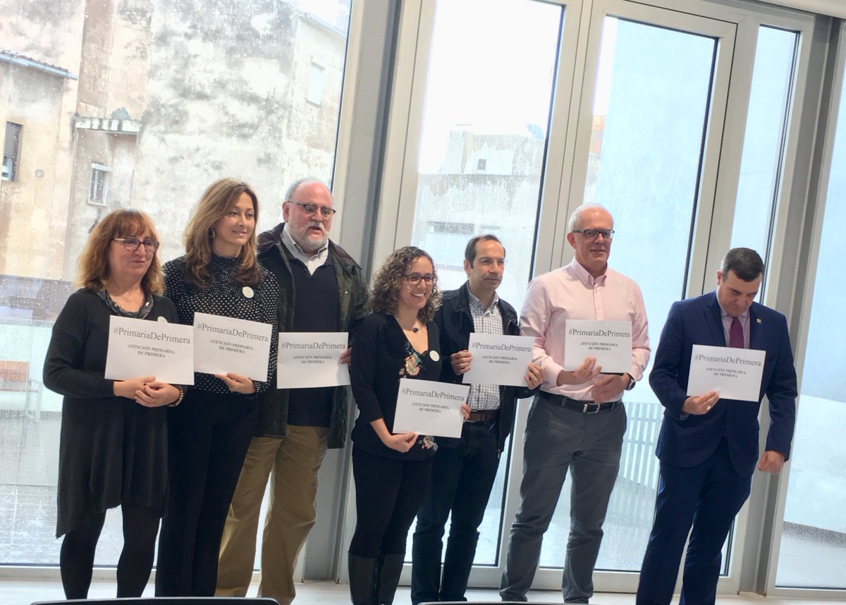 CSPontdInca's tweet photo. Rueda de prensa en el @COMbalears para celebrar mañana 12 de abril #DiaAtencionPrimaria #Medicodefamilia #PrimariaDePrimera #OrgulloMFyC https://t.co/TMPOvw1wdk