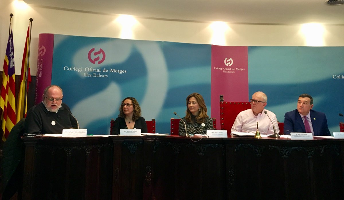 CSPontdInca's tweet photo. Rueda de prensa en el @COMbalears para celebrar mañana 12 de abril #DiaAtencionPrimaria #Medicodefamilia #PrimariaDePrimera #OrgulloMFyC https://t.co/TMPOvw1wdk