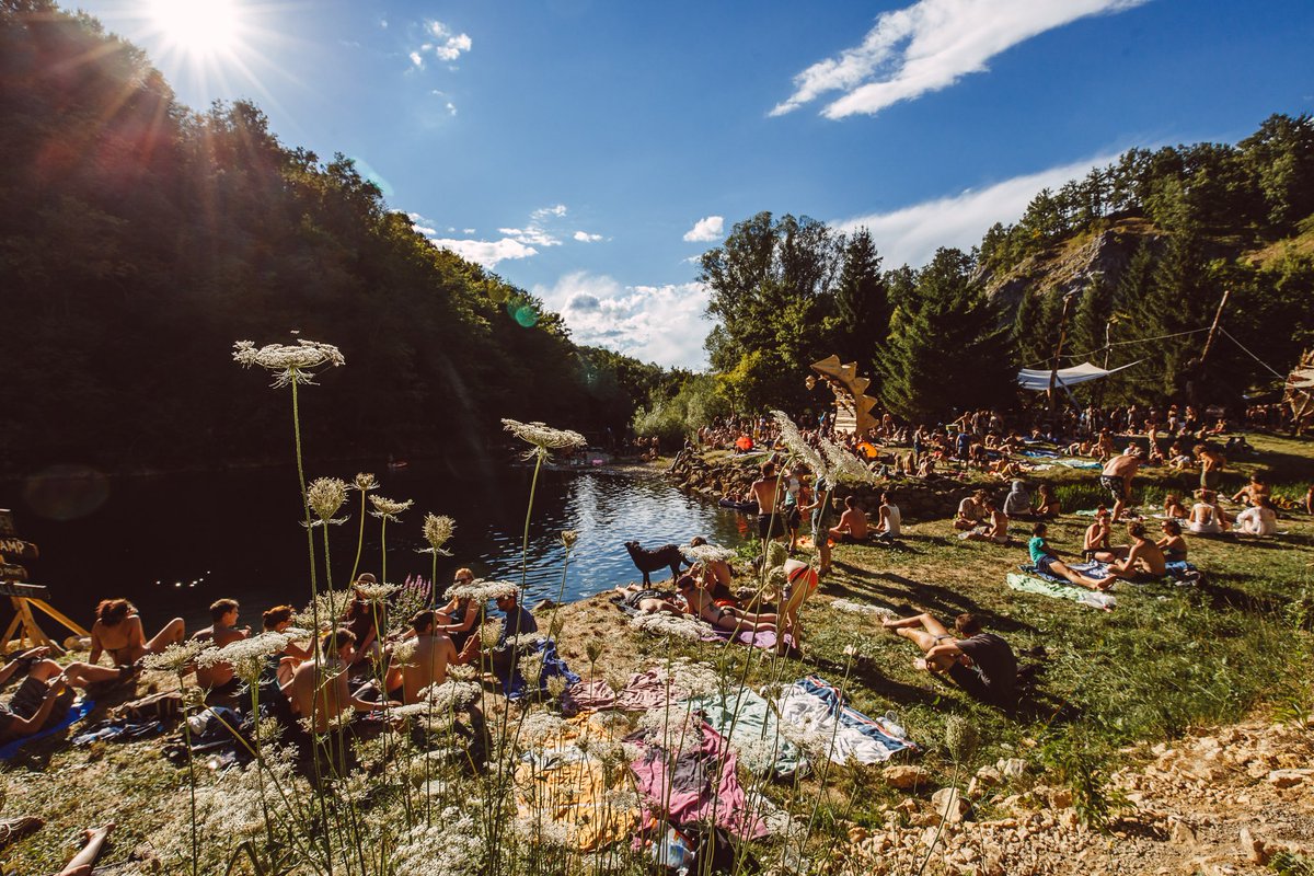 MomentoDemento's tweet image. Less than 120 days until #MoDem2018. Invite spring into your life, and grab your #MoDemfestival ticket while you can . . .we guarantee it will bring the sunshine. → Online: bit.ly/HadraOnline → Ambassador: bit.ly/AmbassadorMoDem #modemheads #demented #spring #festival