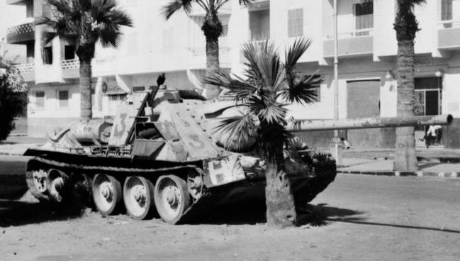 BohemiaPalmTree's tweet image. Take cover ! Tanks breaching the perimeter !