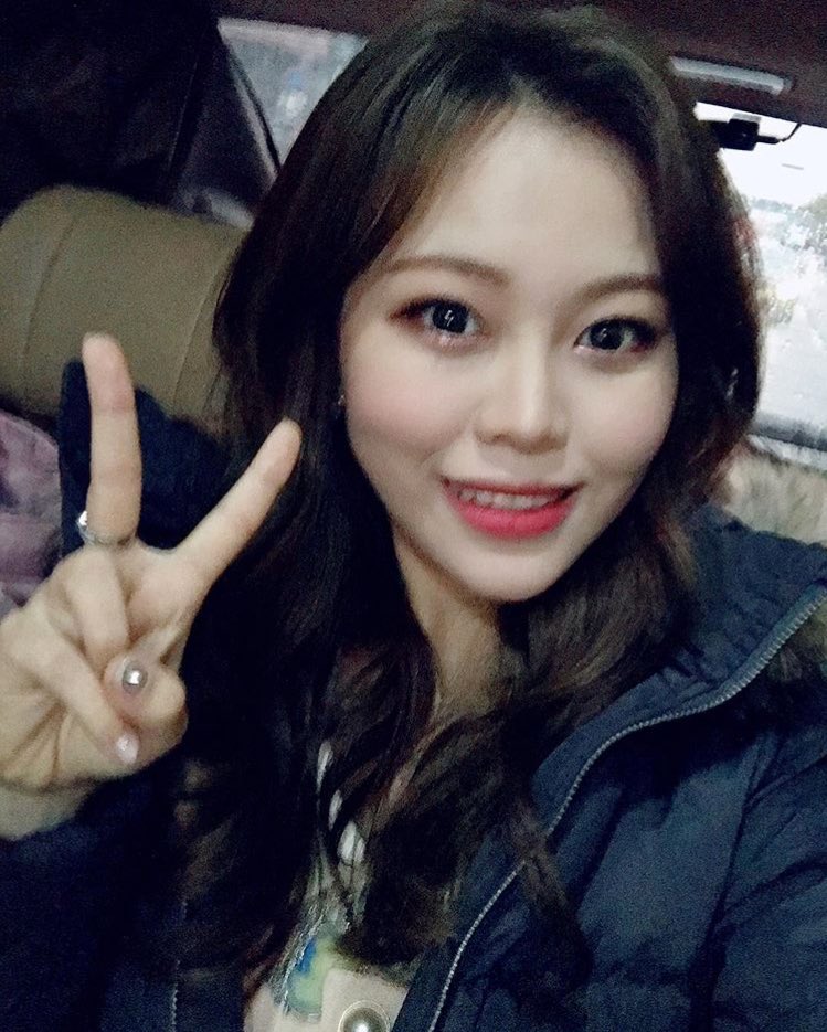 whoarethegirIs's tweet photo. Happy birthday to our beautiful, angelic main vocal, thanks for telling us just in time to wish you a good dayπ
I hope you and H.U.B are successful this year, it's what you all deserve.π
Have the most amazing day, I love youπ
#HappyCheheeDay #HUB https://t.co/36RhJGh90I