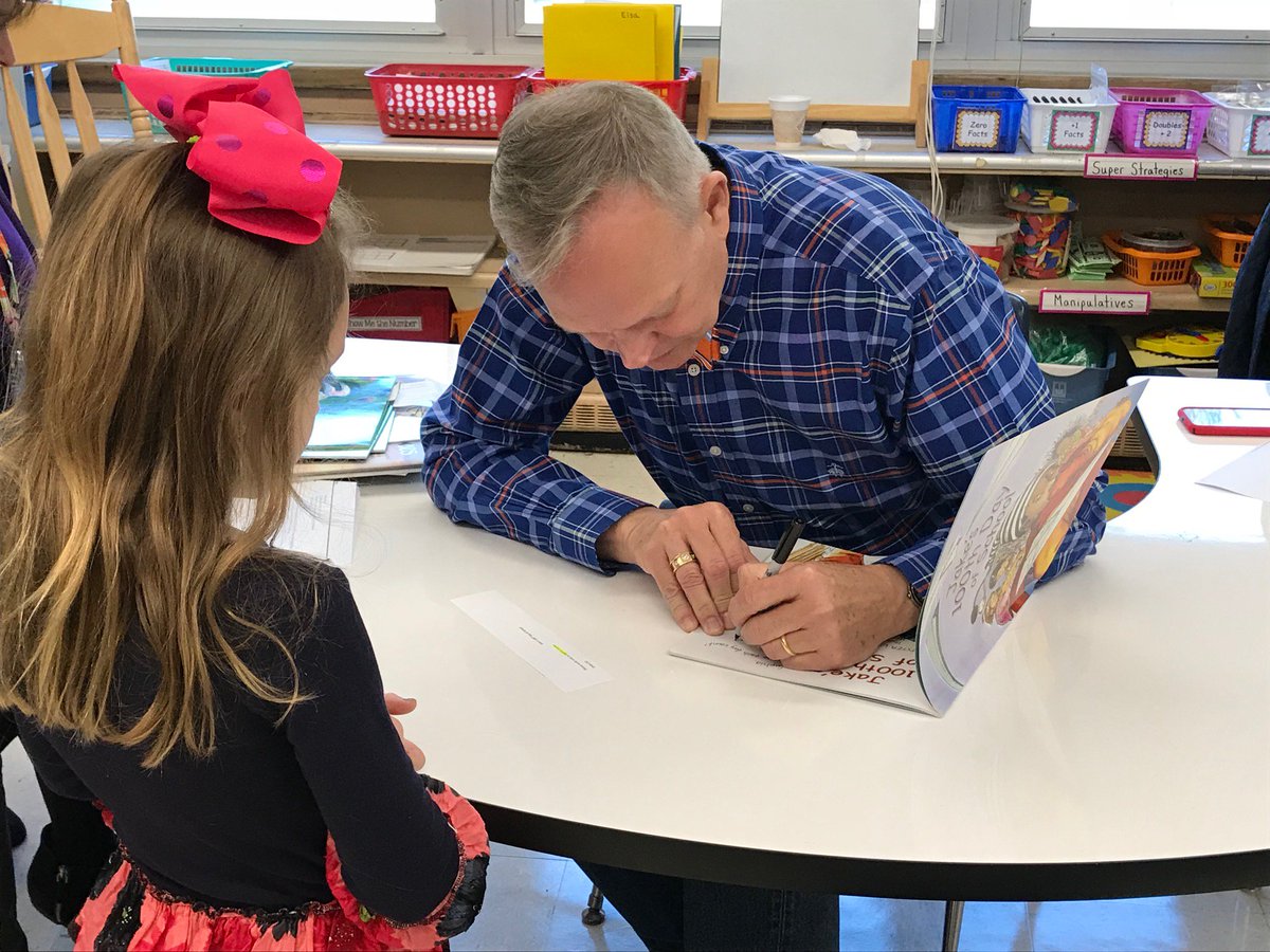 25Norwood's tweet photo. Famous author @lester_laminack visited Norwood today to share his love for reading with students and staff. Lester even signed books for some of our students! Ask your child about #BestFriendBooks. Thanks Lester! https://t.co/xW03JjrUlh