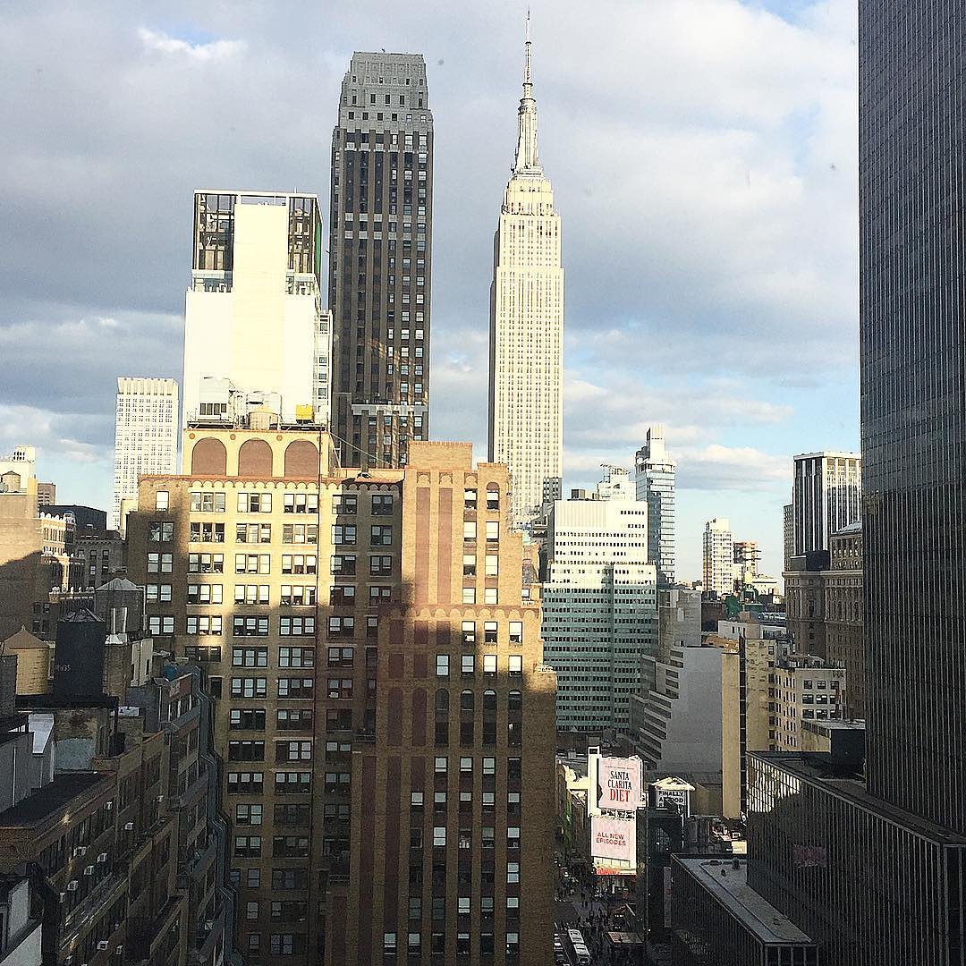 WyndhamNYH's tweet photo. When you wake up to this view, you can't help but think it was definitely worth it.
IG 📸: @natsuko_toyofuku
#newyorkerhotel #nyc #viewroom #empirestatebuilding #explorenyc #visitnyc https://t.co/DHUembaW2h