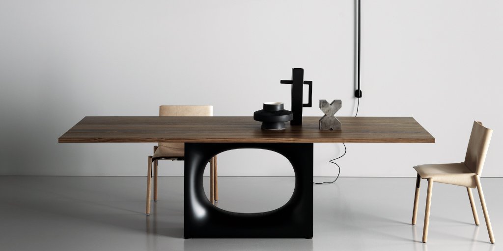 SpazioLighting's tweet image. What would be the result of bringing automotive manufacturing techniques to furniture design? Read more about the Holo Desk ---&amp;gt; bit.ly/2GMwkR0