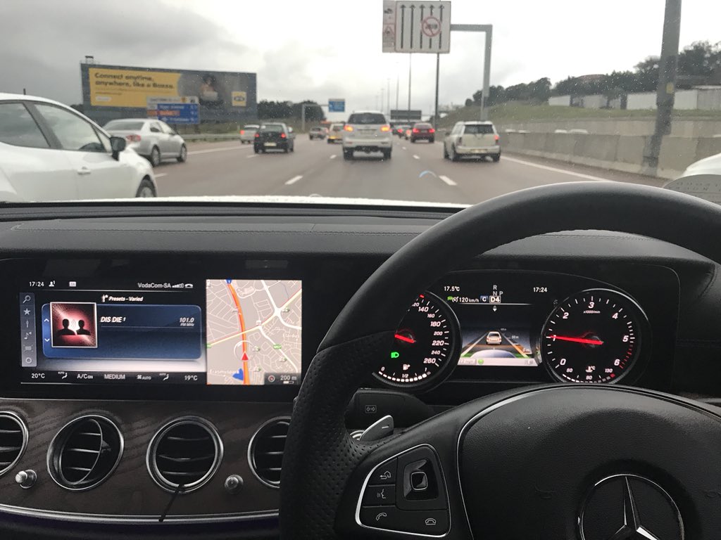 My mond water hier in die verkeer na <a href="/Amorersg/">Amore Bekker</a> se #bobotie resep. Ek weet wat ek eet as ek eendag by die huis kom 😩