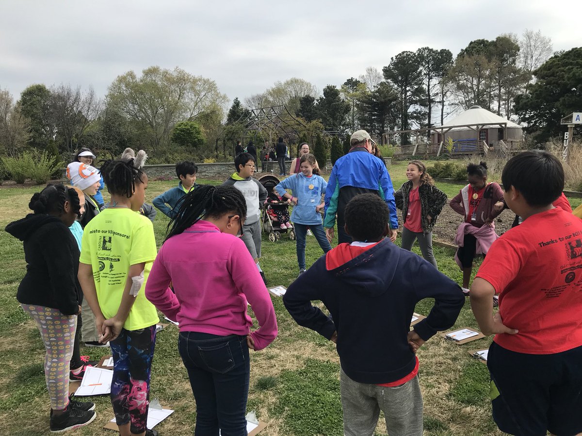 goughsclass's tweet photo. More learning about what plants needs and the processes of plants! So much to learn! #wearebriercreek #sciencerocks #3rdgrade https://t.co/Y5EUlpRpCk