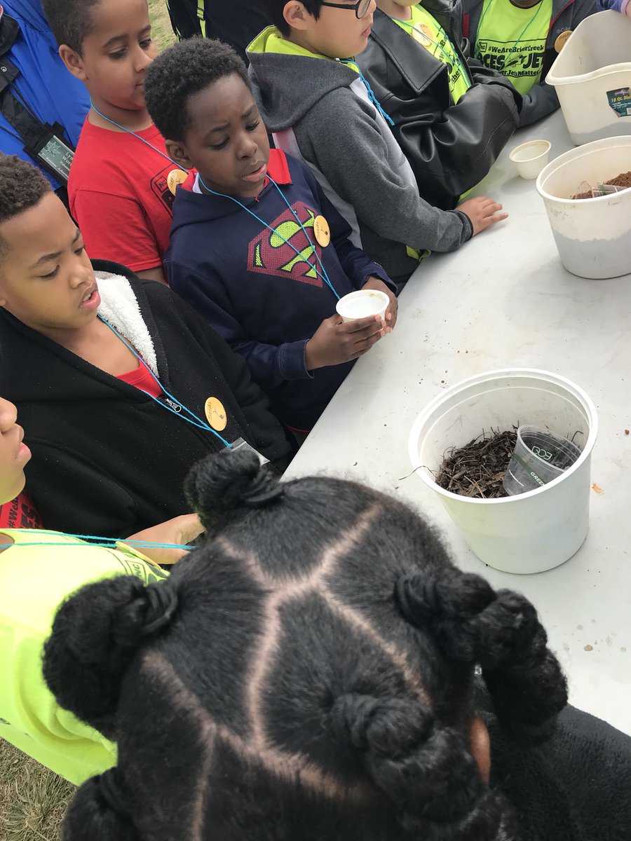 goughsclass's tweet photo. More learning about what plants needs and the processes of plants! So much to learn! #wearebriercreek #sciencerocks #3rdgrade https://t.co/Y5EUlpRpCk