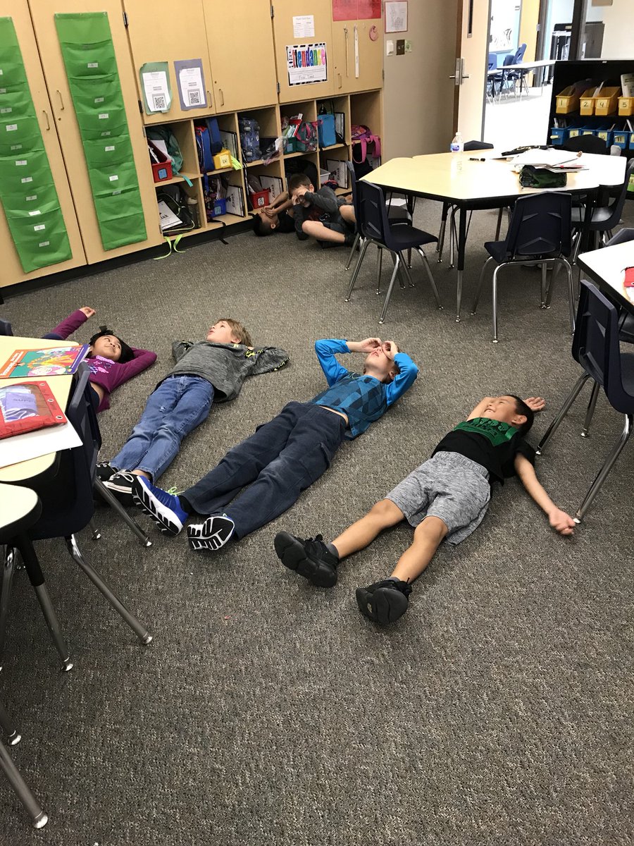 laceynewton33's tweet photo. Using our Poet eyes to imagine the ceiling as something extraordinary. #ZwinkKISD #ZWAG https://t.co/w5LrNPwq8v