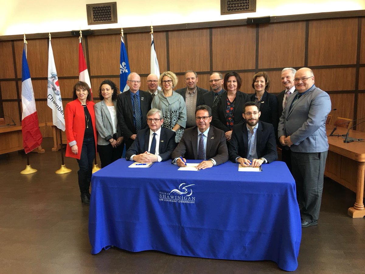 FranceQC's tweet photo. Le 7 avril, un Accord de coopération a été signé par Michel Angers, maire de Shawinigan et @XDullin , président du Grand Chambéry et Chambéry Grand Lac économie. Pour en savoir plus 👉https://t.co/hMIbuzdmJ6 #coopFrQc #innovation #entrepreneuriat #économie #incubation #coaching https://t.co/dcwLa8IKLL