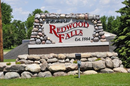 In Redwood Falls, MN for a concert this evening for the Early Childhood Family Education Program of the School District.  Minnesota is unique in its emphasis on strengthening families as part of its mission in the schools....and I am honored to work in the state once again!